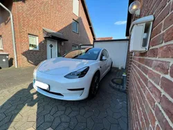 Weiß Gebraucht 2022 Tesla Model 3 Limousine | 31.000 € (Etwas zu teuer)