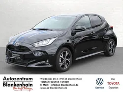 Black mica / ink Neu 2025 Toyota Yaris Hybrid Edition Limousine | 23.690 € (Guter Preis)