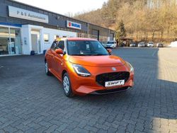 Flame orange pearl metallic Neu 2025 Suzuki Swift Club Kleinwagen | 19.990 €
