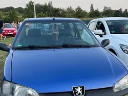 Blau Gebraucht 1997 Peugeot 106 Kleinwagen | 1.800 € (Etwas zu teuer)