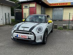 Silber Gebraucht 2022 Mini Cooper SE Classic Kleinwagen | 22.300 € (Teuer)