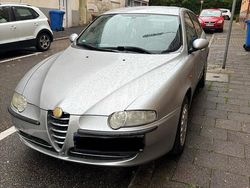 Silber Gebraucht 2003 Alfa Romeo 147 Kleinwagen | 2.150 €
