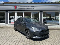 Grey metallic Neu 2025 Toyota Yaris Hybrid Kleinwagen | 23.990 € (Guter Preis)