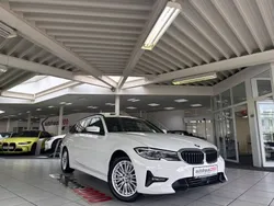 Alpinweiss 3 Gebraucht 2020 BMW 330e Sport Line Kombi | 28.950 € (Fairer Preis)