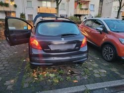 Schwarz Gebraucht 2007 Peugeot 207 Coupé | 800 €