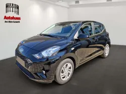 Phantom black / met (schwarz) Gebraucht 2024 Hyundai i10 Select Kleinwagen | 14.785 € (Guter Preis)