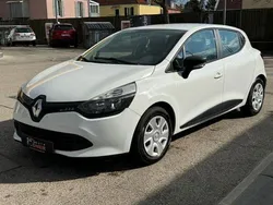 Weiß Gebraucht 2015 Renault Clio IV Expression Limousine | 4.900 € (Etwas zu teuer)