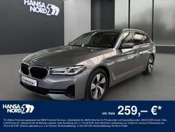 Grau / skyscraper grau (metallic) Gebraucht 2023 BMW 520 Kombi | 36.750 € (Superpreis)