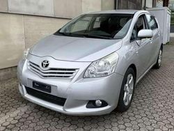 Silber Gebraucht 2011 Toyota Verso Multidrive S Van / Kleinbus | 15.700 €