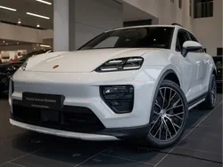 Weiß Gebraucht 2024 Porsche Macan SUV | 82.590 € (Guter Preis)