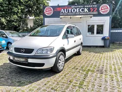 Weiß Gebraucht 2002 Opel Zafira Van / Kleinbus | 1.950 € (Fairer Preis)