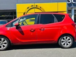 Rot Gebraucht 2011 Opel Meriva Design Edition Van / Kleinbus | 2.700 € (Guter Preis)