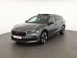 Grau Gebraucht 2024 Skoda Superb Kombi | 41.990 € (Superpreis)