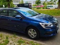 Blau Gebraucht 2020 Renault Mégane GrandTour Kombi | 14.990 €