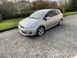 Silber Gebraucht 2010 Toyota Auris Executive Limousine | 7.650 € (Fairer Preis)