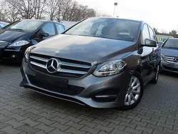 Grau Gebraucht 2015 Mercedes B180 Style Van / Kleinbus | 12.990 € (Guter Preis)