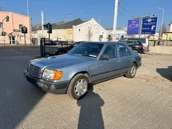 Blau Gebraucht 1986 Mercedes E300 Limousine | 2.999 €