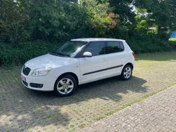 Weiß Gebraucht 2009 Skoda Fabia Elegance Kleinwagen | 2.850 € (Guter Preis)