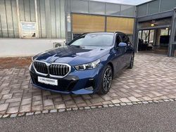 Phytonicblau metallic Gebraucht 2024 BMW 520 M Sport Kombi | 54.900 € (Superpreis)