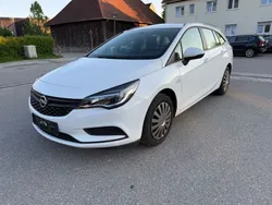 Weiß Gebraucht 2017 Opel Astra Selection Kombi | 5.850 € (Guter Preis)