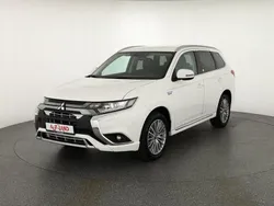 Weiß Gebraucht 2020 Mitsubishi Outlander P-HEV SUV | 24.990 € (Etwas zu teuer)