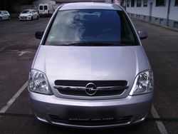 Grau Gebraucht 2004 Opel Meriva Van / Kleinbus | 1.750 € (Fairer Preis)