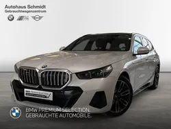 Mineralweiß Gebraucht 2024 BMW 520 M Sport Kombi | 56.990 € (Fairer Preis)