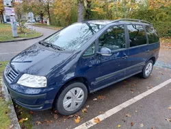 Blau Gebraucht 2010 VW Sharan Trendline Van / Kleinbus | 3.200 €