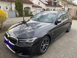 Grau Gebraucht 2023 BMW 530e Kombi | 40.999 € (Fairer Preis)