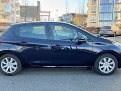 Blau Gebraucht 2018 Peugeot 208 Active Kleinwagen | 7.200 € (Fairer Preis)