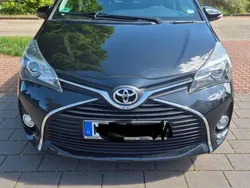 Schwarz Gebraucht 2015 Toyota Yaris Comfort Kleinwagen | 9.990 € (Fairer Preis)