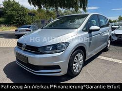Silber Gebraucht 2018 VW Touran Trendline Van / Kleinbus | 15.500 € (Fairer Preis)