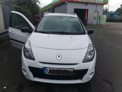 Weiß Gebraucht 2011 Renault Clio II Limousine | 3.099 € (Fairer Preis)