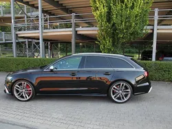 Schwarz Gebraucht 2015 Audi RS6 Design Kombi | 52.900 €