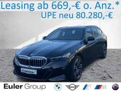 Black sapphire metallic Gebraucht 2024 BMW 520 M Sport Kombi | 53.290 € (Superpreis)