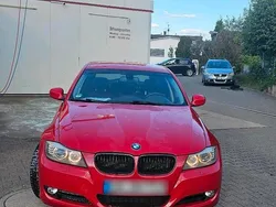Rot Gebraucht 2009 BMW 320 Kombi | 8.200 €