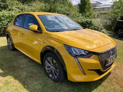 Faro gelb mettallic Gebraucht 2021 Peugeot e-208 Allure Kleinwagen | 14.900 € (Fairer Preis)