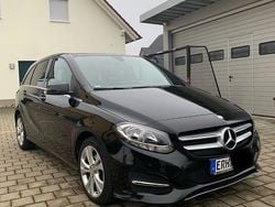 Schwarz Gebraucht 2016 Mercedes B220 Van / Kleinbus | 15.800 € (Fairer Preis)