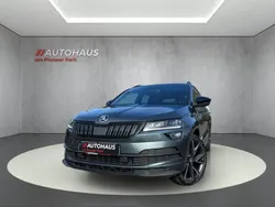 Grau Gebraucht 2022 Skoda Karoq SportLine SUV | 30.770 € (Fairer Preis)