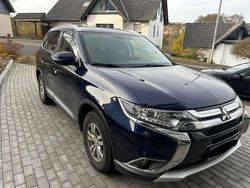 Blau Gebraucht 2015 Mitsubishi Outlander Plus SUV | 11.999 € (Guter Preis)