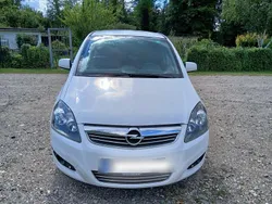 Weiß Gebraucht 2012 Opel Zafira Van / Kleinbus | 1.600 € (Guter Preis)