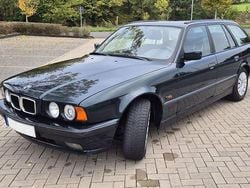 Grün Gebraucht 1995 BMW 525 Executive Kombi | 6.490 €