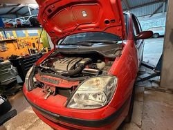 Rot Gebraucht 2001 Renault Scénic Van / Kleinbus | 1.299 € (Fairer Preis)