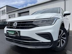 Pure white Gebraucht 2021 VW Tiguan Active SUV | 24.360 € (Superpreis)
