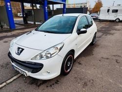 Weiß Gebraucht 2011 Peugeot 206+ Kleinwagen | 2.499 € (Fairer Preis)