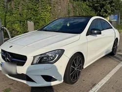Weiß Gebraucht 2013 Mercedes CLA200 Edition 1 Coupé | 18.400 € (Fairer Preis)
