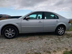 Silber Gebraucht 2002 Ford Mondeo Ghia Limousine | 2.499 € (Teuer)