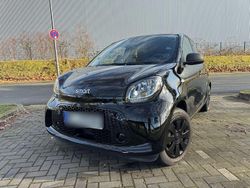 Schwarz Gebraucht 2022 Smart ForFour Electric Drive Kleinwagen | 8.200 € (Guter Preis)
