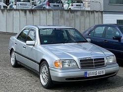 Silber Gebraucht 1993 Mercedes C220 Limousine | 4.200 €