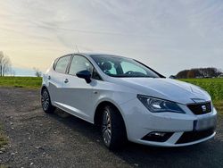Weiß Gebraucht 2015 Seat Ibiza CONNECT Kleinwagen | 8.199 € (Fairer Preis)